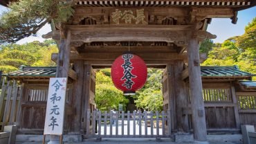 Kinkaku-ji Golden Pavilion reflecting Zen Buddhist aesthetics
