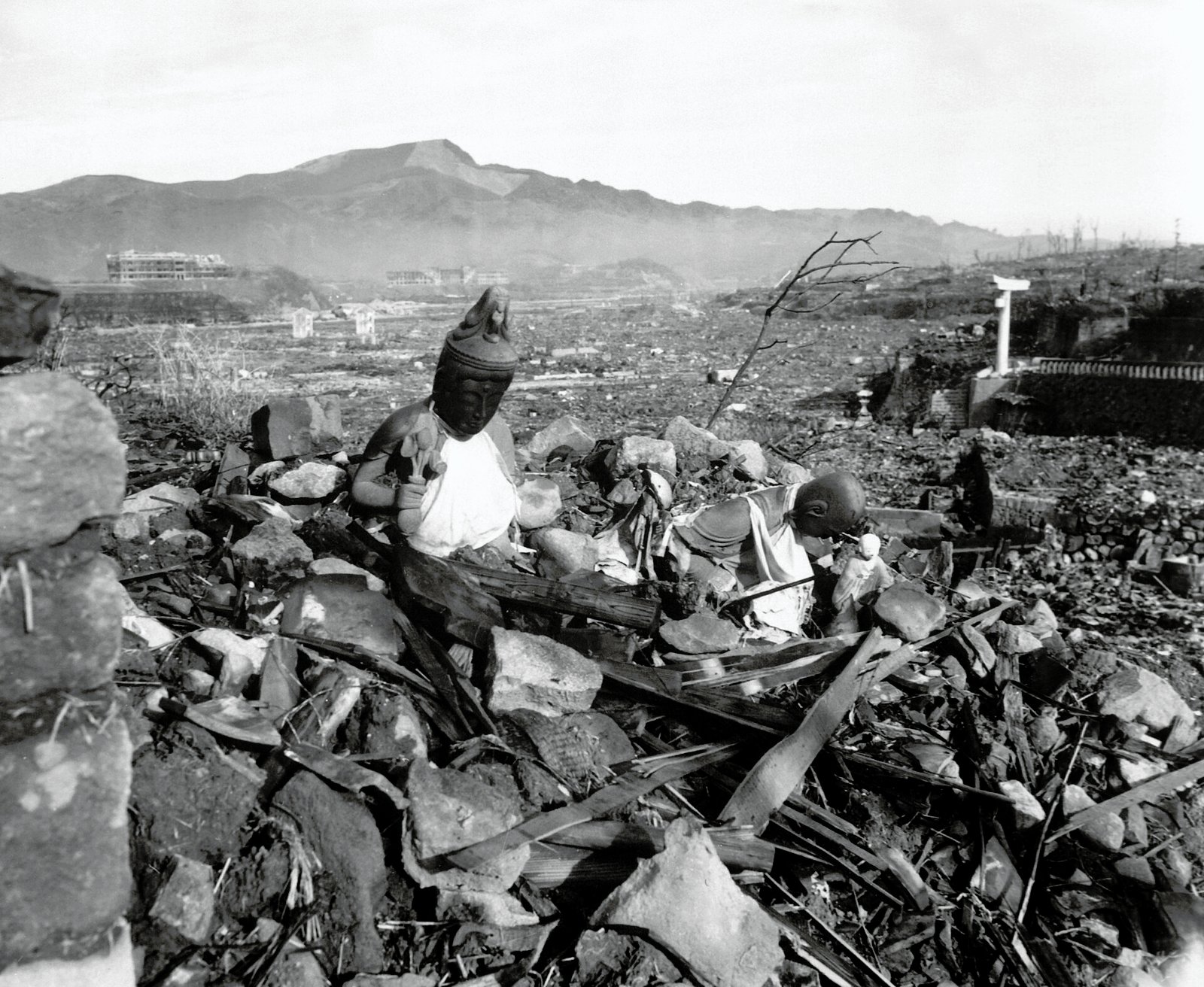 Hills of Nagasaki shaping wartime memory